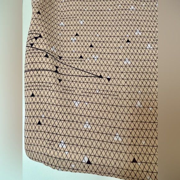 Aritzia Babaton Murphy Blouse - Limited Release Color/Pattern - Picture 3 of 4